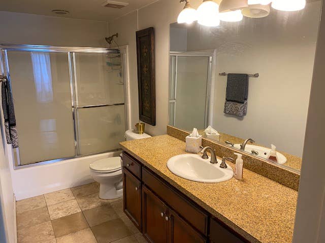2br condo in valley Village!