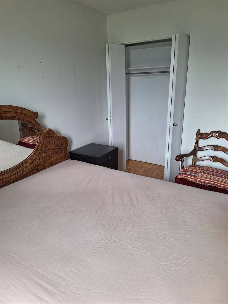 Fully furnished cozy bedroom