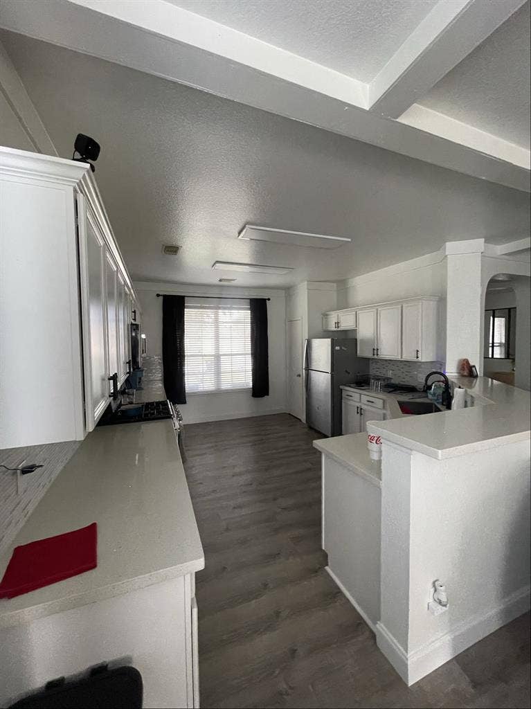 SPACIOUS ROOMS (Sugar Land, TX)