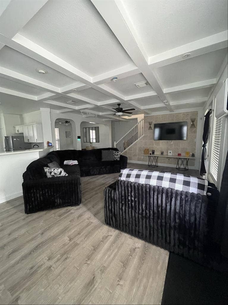 SPACIOUS ROOMS (Sugar Land, TX)