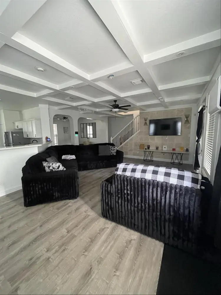 SPACIOUS ROOMS (Sugar Land, TX)
