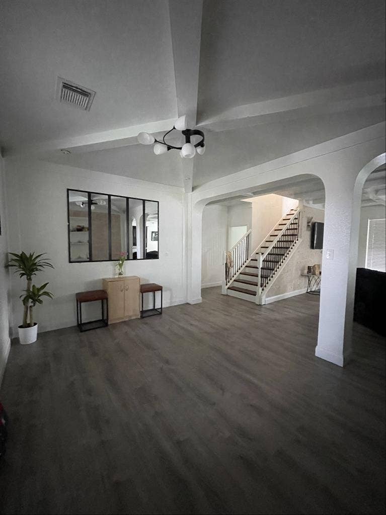 SPACIOUS ROOMS (Sugar Land, TX)