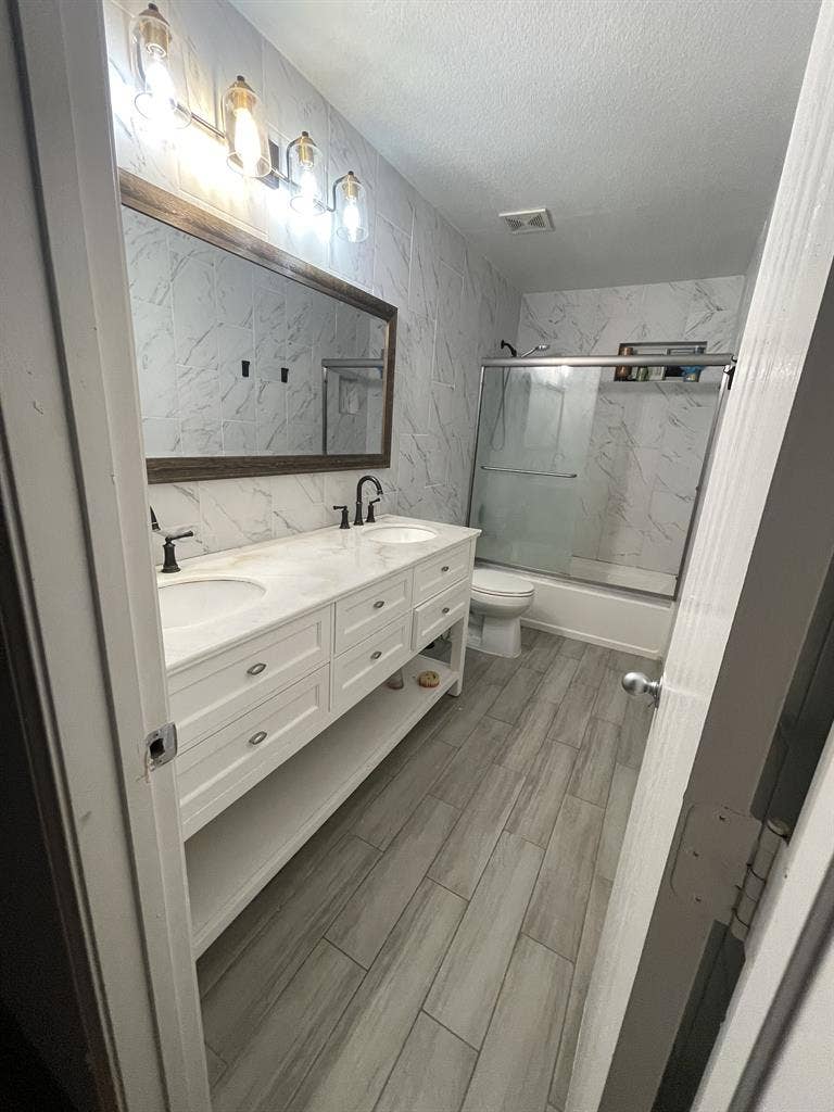 SPACIOUS ROOMS (Sugar Land, TX)