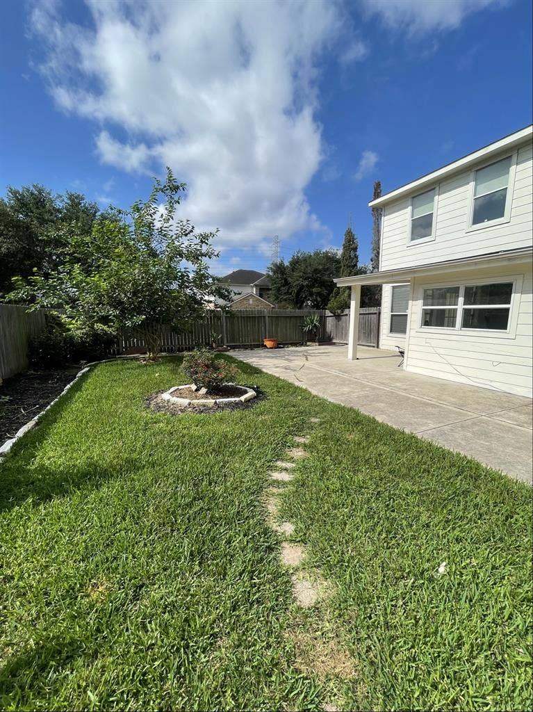 SPACIOUS ROOMS (Sugar Land, TX)