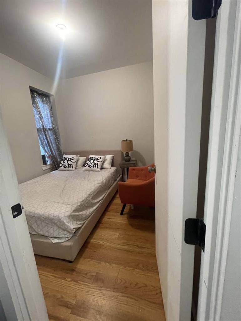 🏡 Offering Rooms in Crown Heights