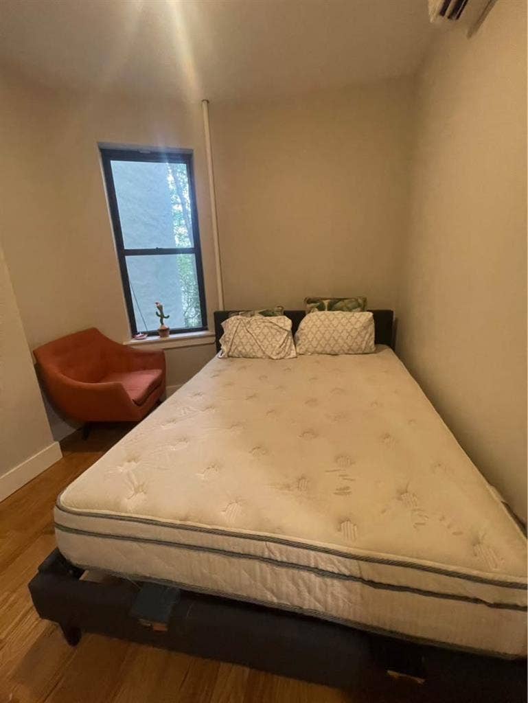 🏡 Offering Rooms in Crown Heights