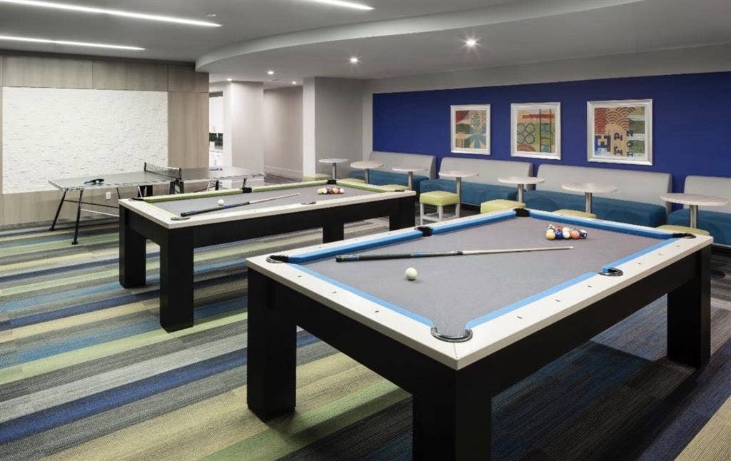 Park West Lease 2 Rooms Available