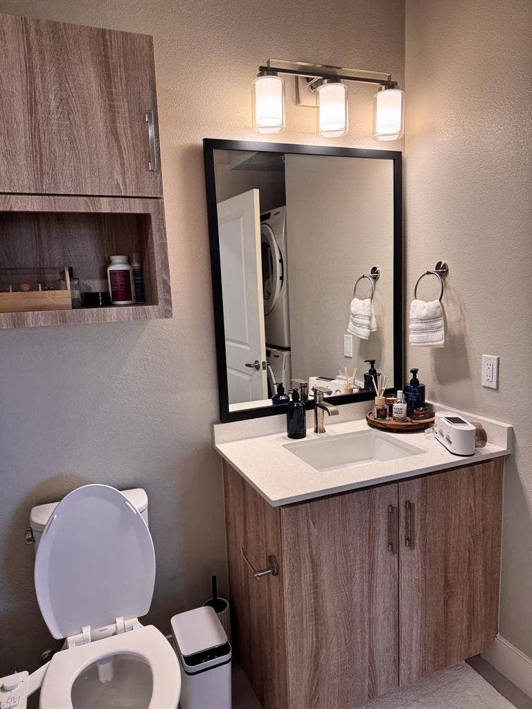 Private room/Bath luxury apartment