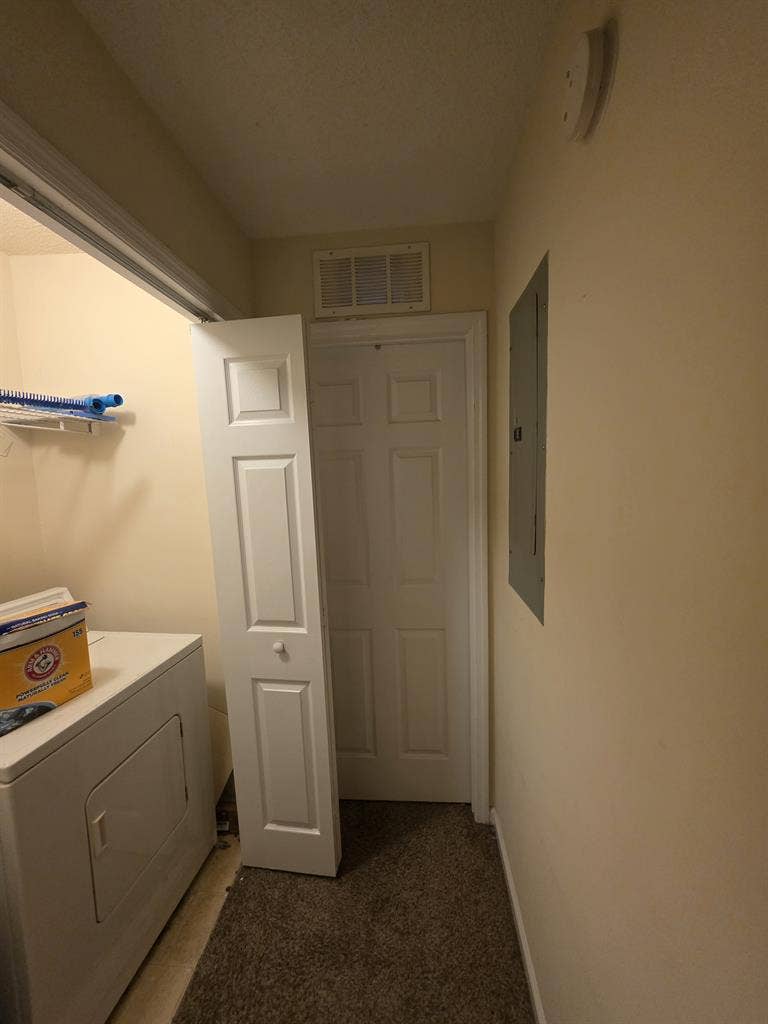 One bed one bath in Townhouse