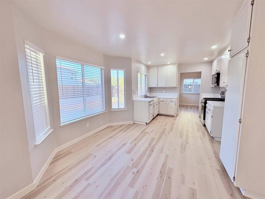 1 Bedroom For Rent In Home