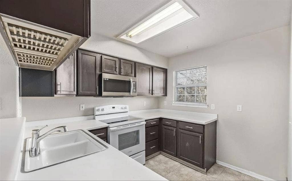 Room available in aurora in August