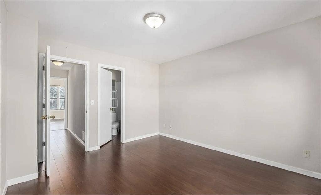 Room available in aurora in August