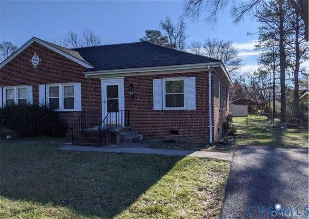 Need Roommate! 2bed 1bath, Big Yard