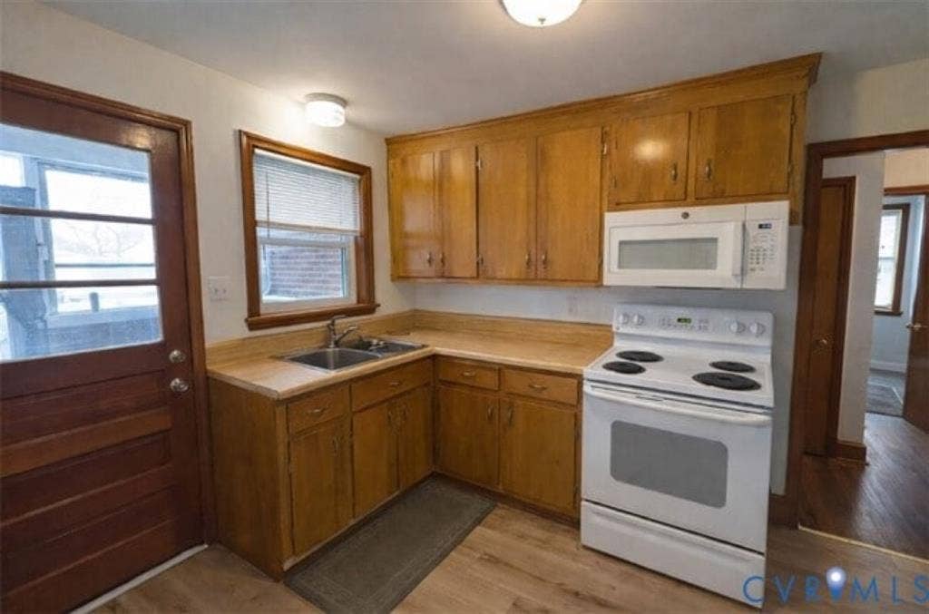 Need Roommate! 2bed 1bath, Big Yard