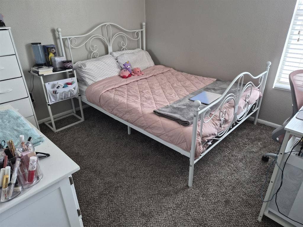 Room for Rent in July!!