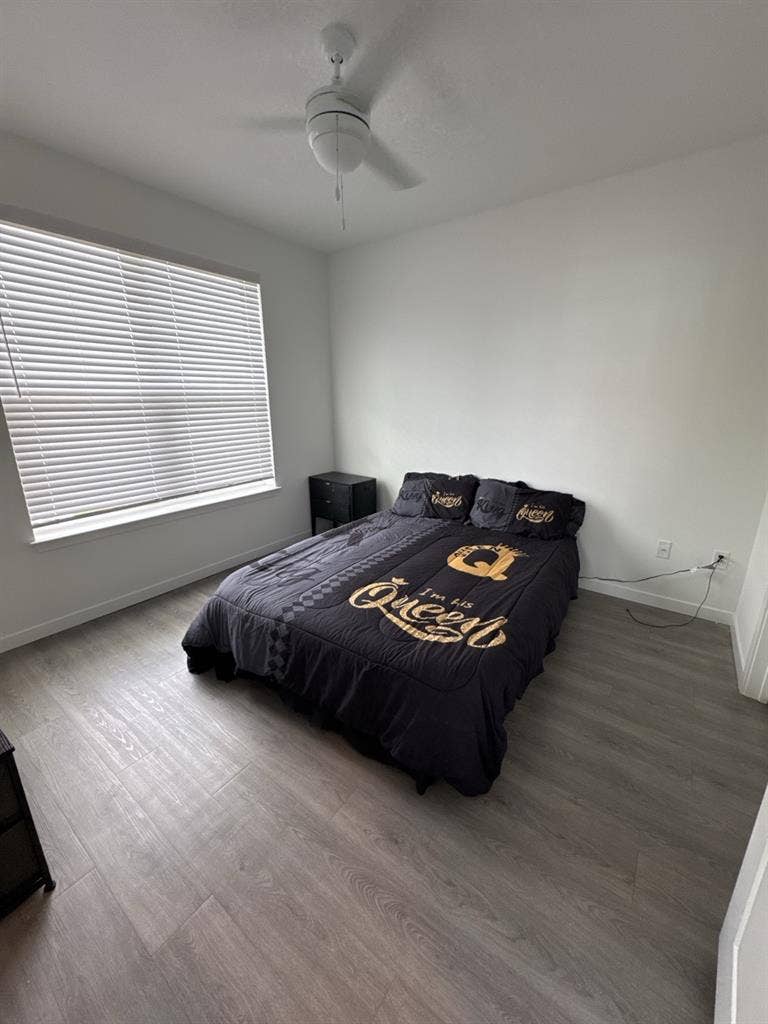 Room for rent and luxury apartment