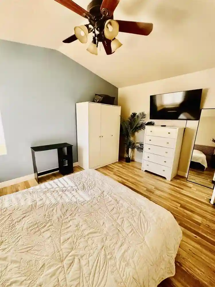 Private room / shared bath