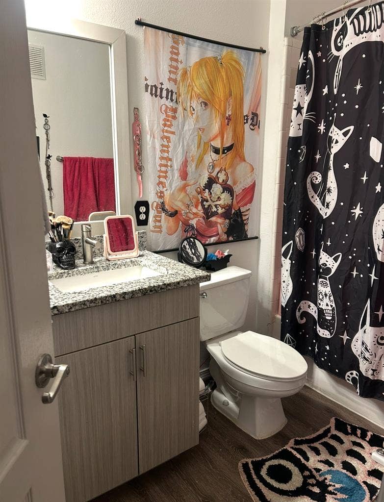 Looking for New Roommate for June!