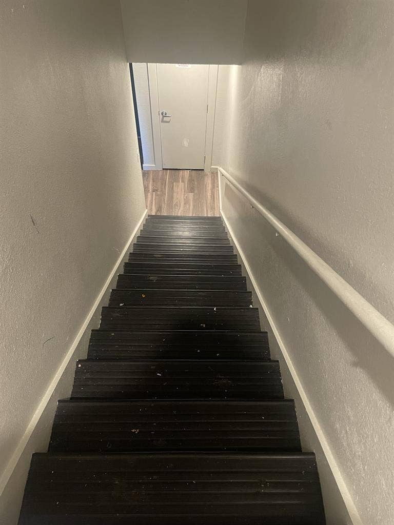 room for rent no deposit required!!