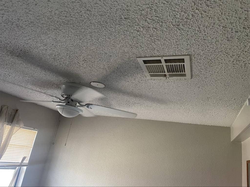 room for rent no deposit required!!