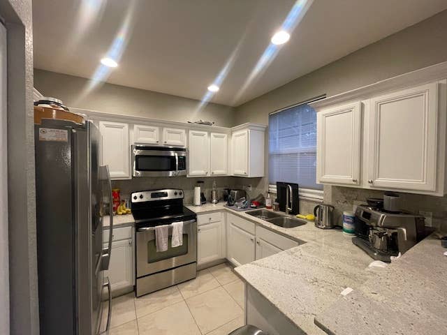 2 roommates 4bed/3bath