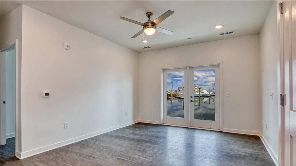 The Port (East Beach) Room for Rent