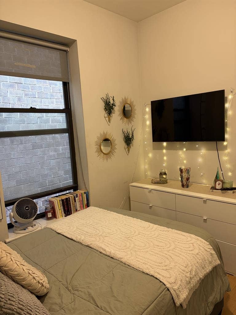 Looking for sublet 3 bedroom