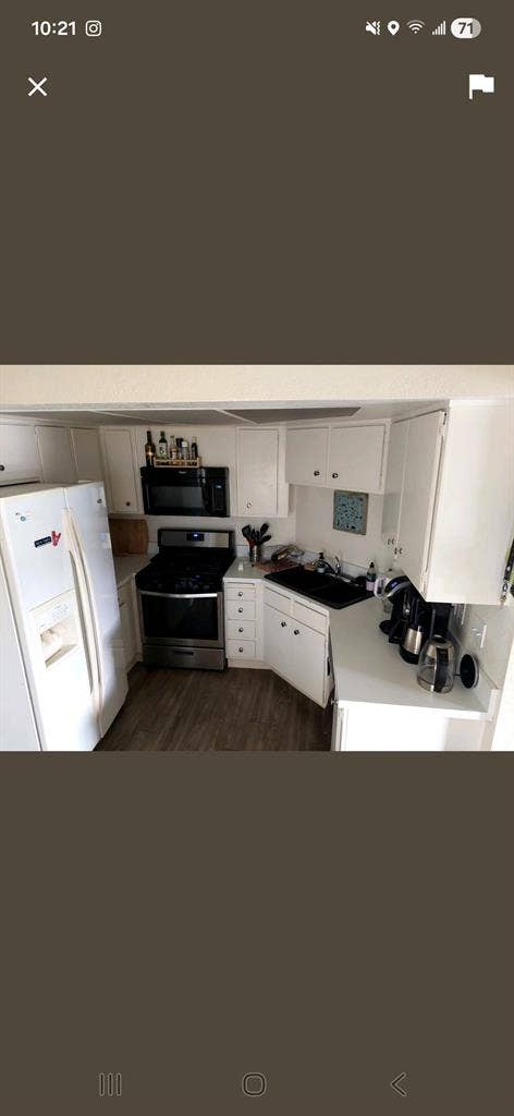 HB ROOM FOR RENT - JUNE 1ST