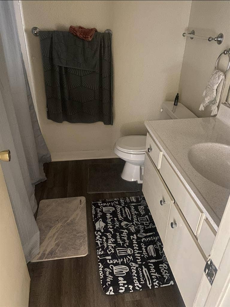 HB ROOM FOR RENT - JUNE 1ST
