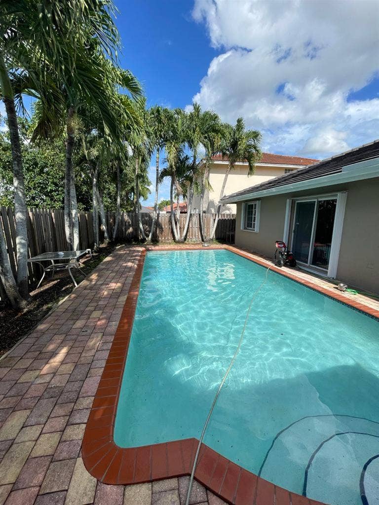 PRIVATE SUITE WITH POOL IN KENDALL