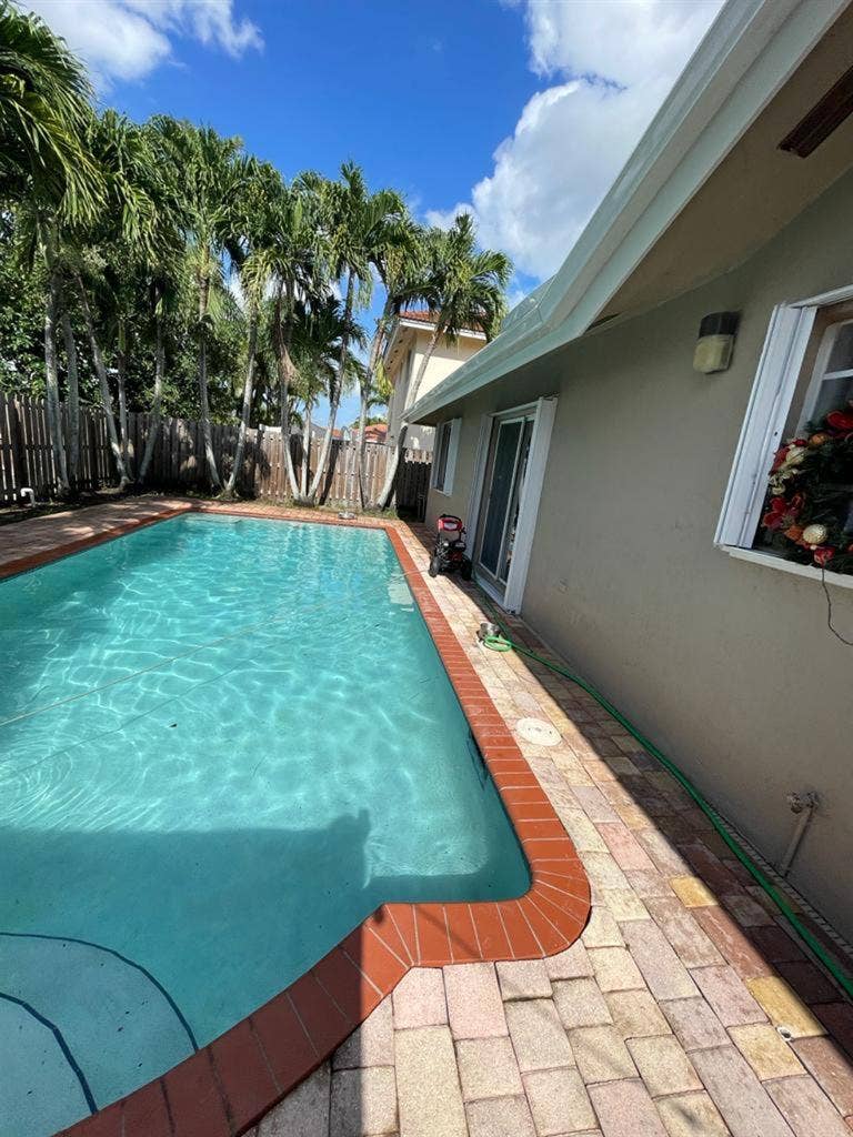 PRIVATE SUITE WITH POOL IN KENDALL