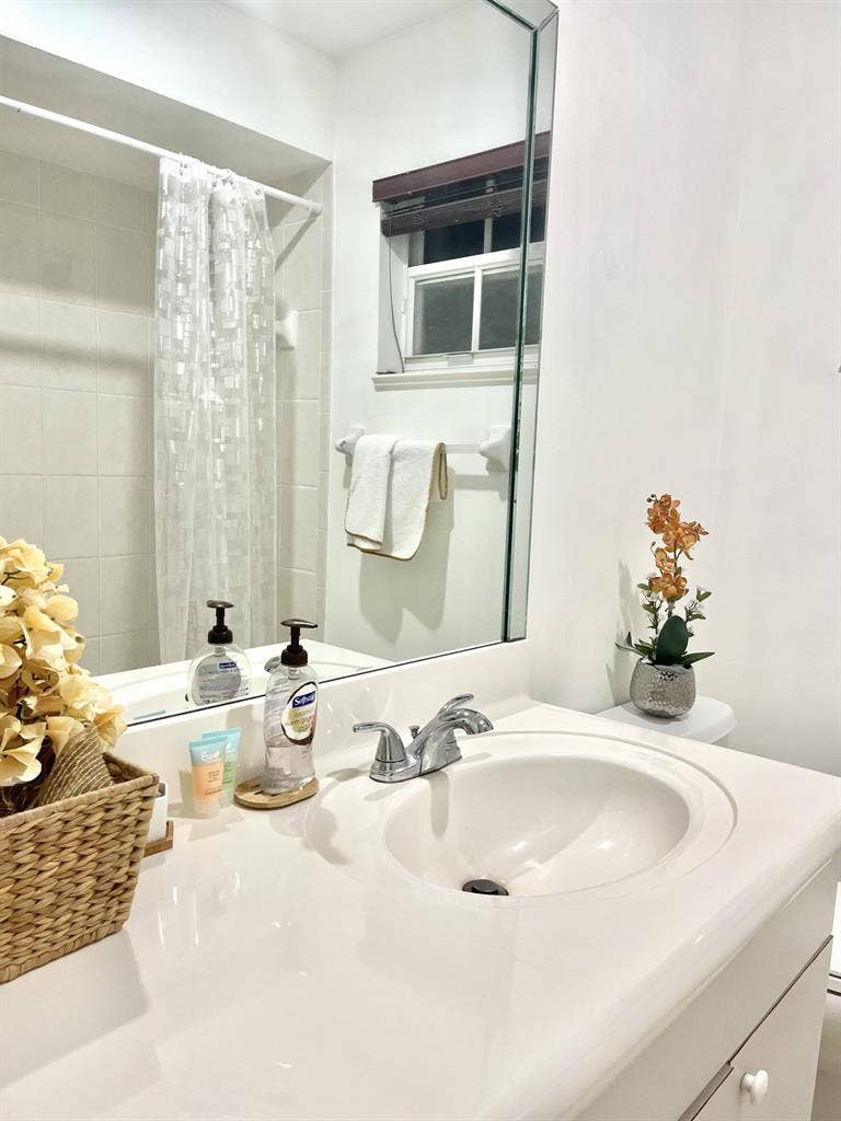 PRIVATE SUITE WITH POOL IN KENDALL