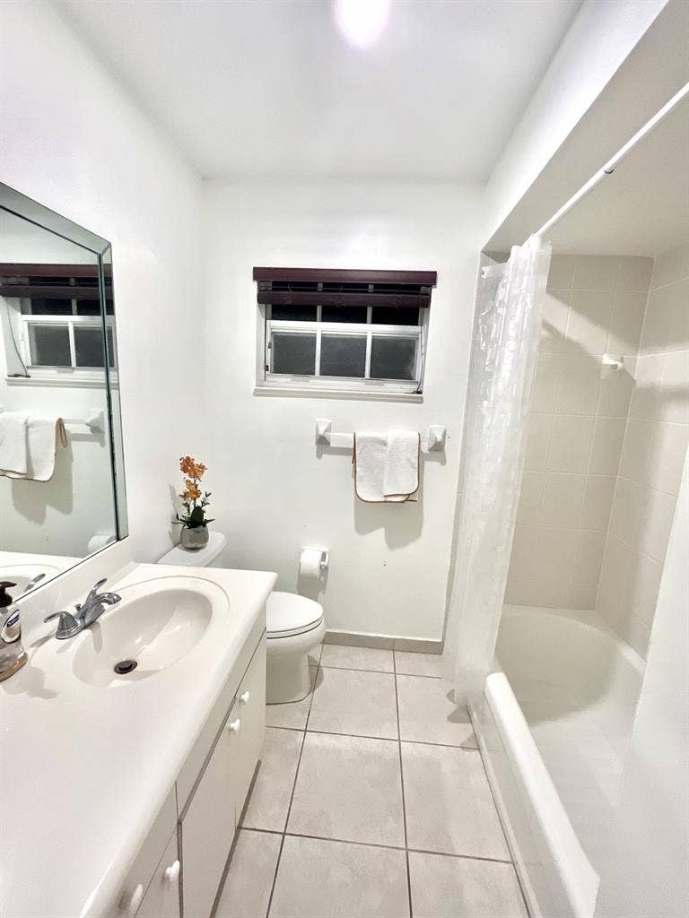 PRIVATE SUITE WITH POOL IN KENDALL