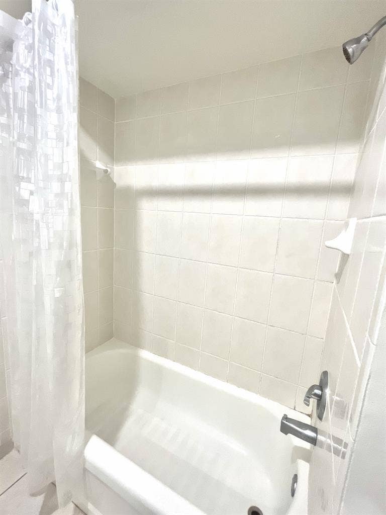 PRIVATE SUITE WITH POOL IN KENDALL