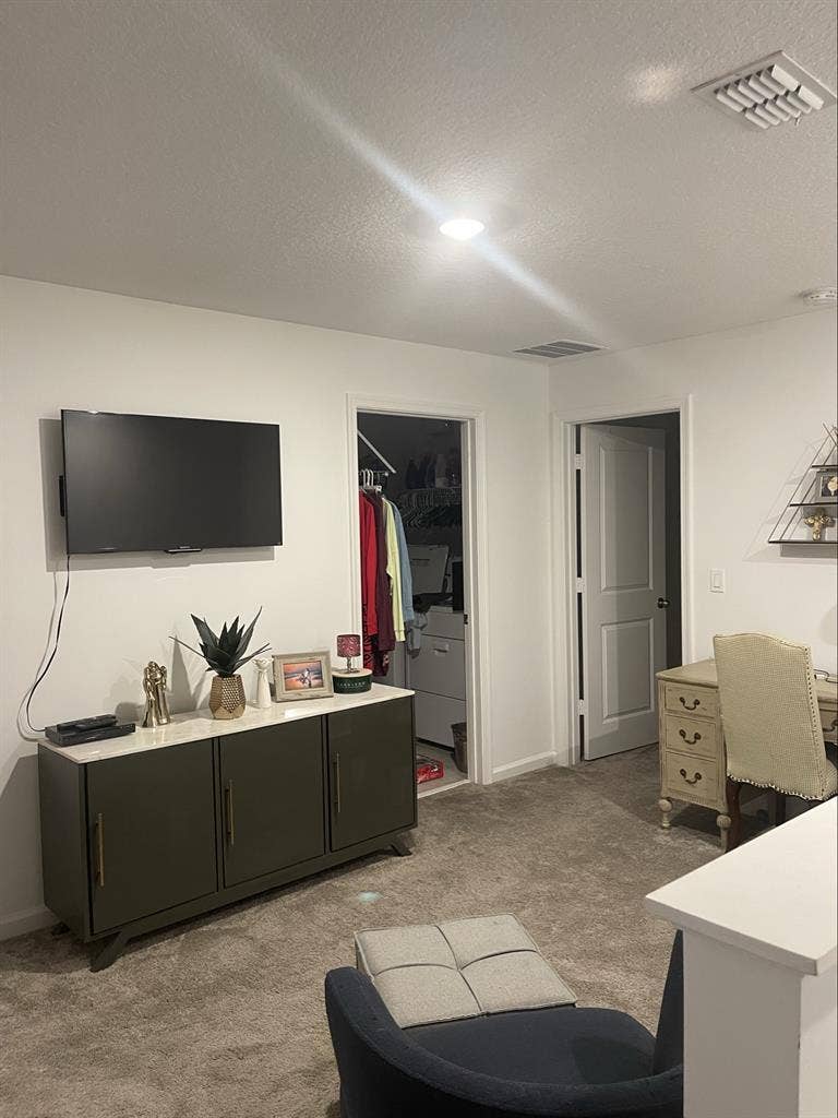 Looking for a roommate!