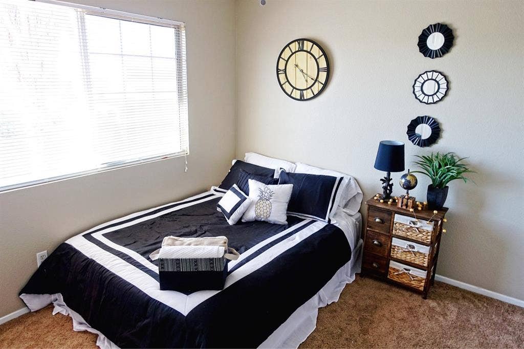 Room for rent in great location!!!
