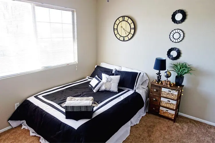 Room for rent in great location!!!