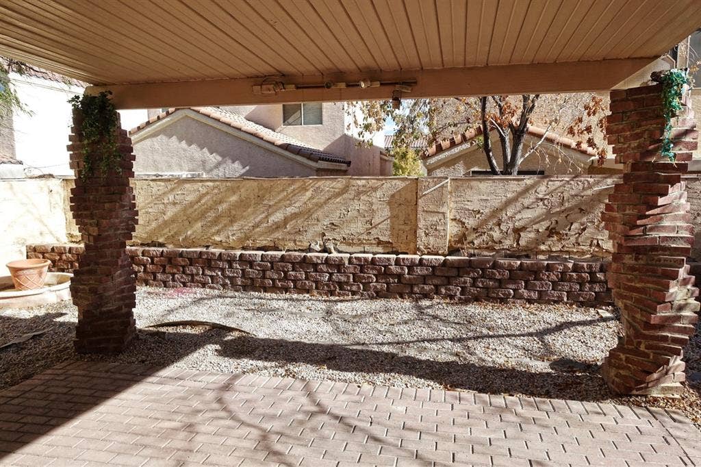 Room for rent in great location!!!