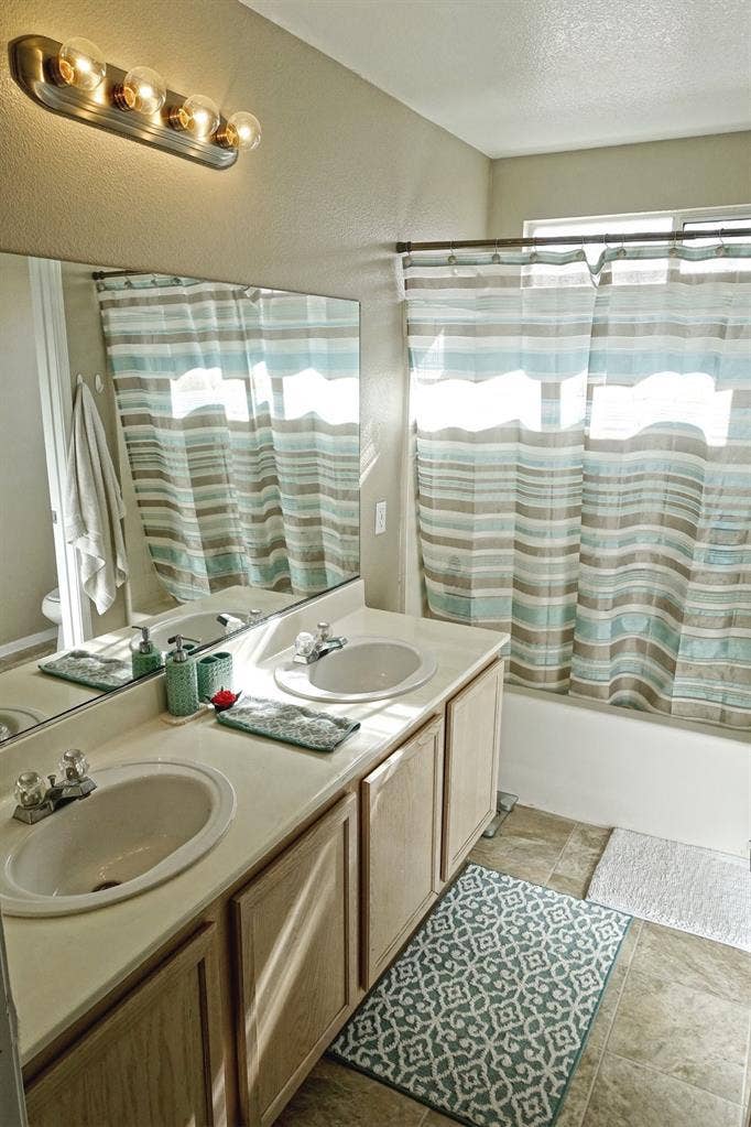 Room for rent in great location!!!
