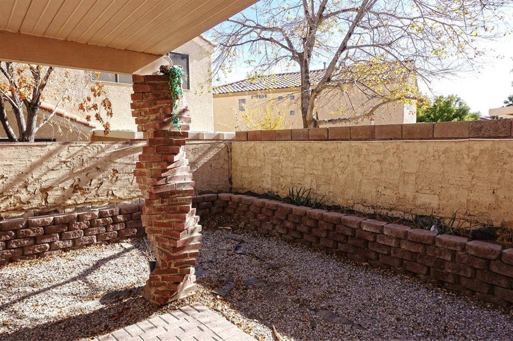 Room for rent in great location!!!