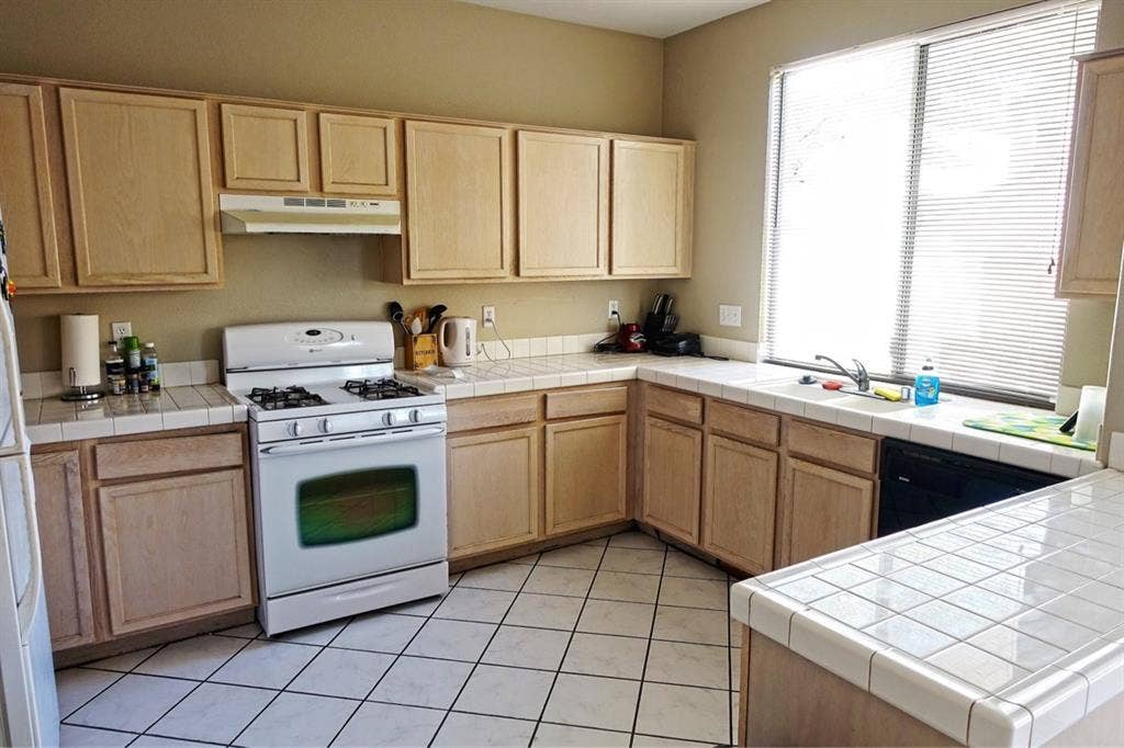 Room for rent in great location!!!