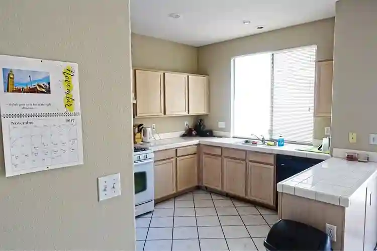 Room for rent in great location!!!