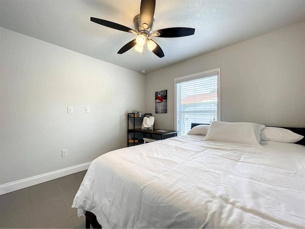 Quiet Room In Newer Home -Bedroom 1