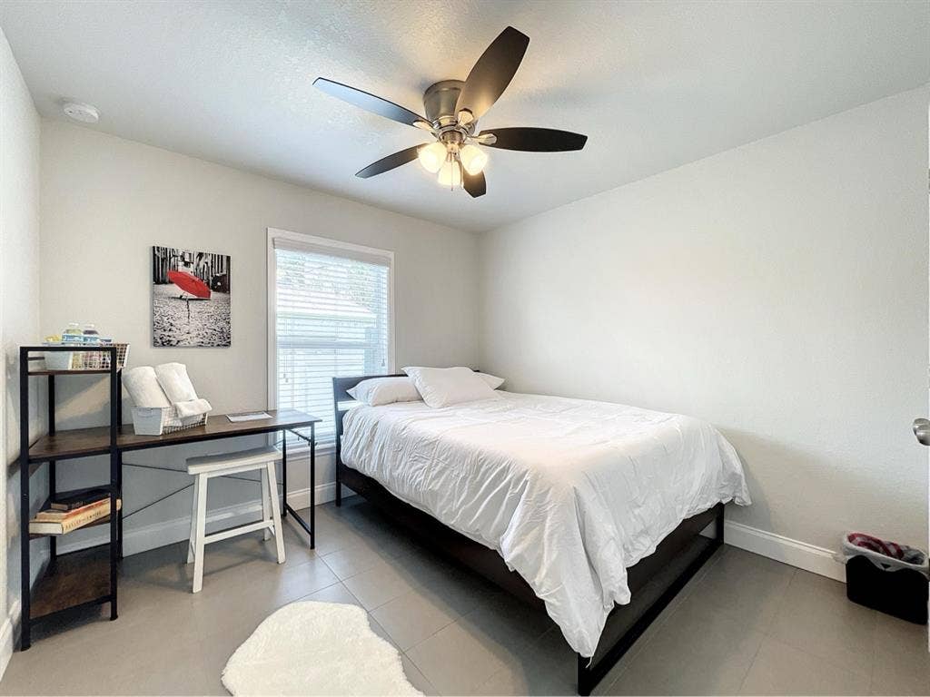 Quiet Room In Newer Home -Bedroom 1