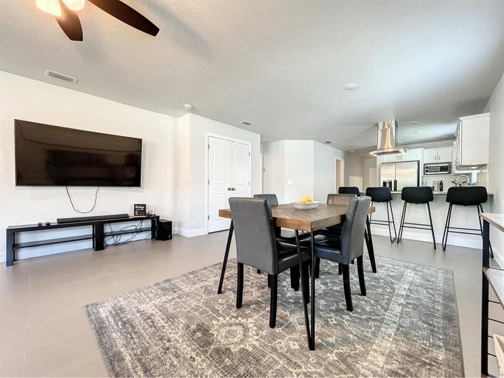 Quiet Room In Newer Home -Bedroom 1