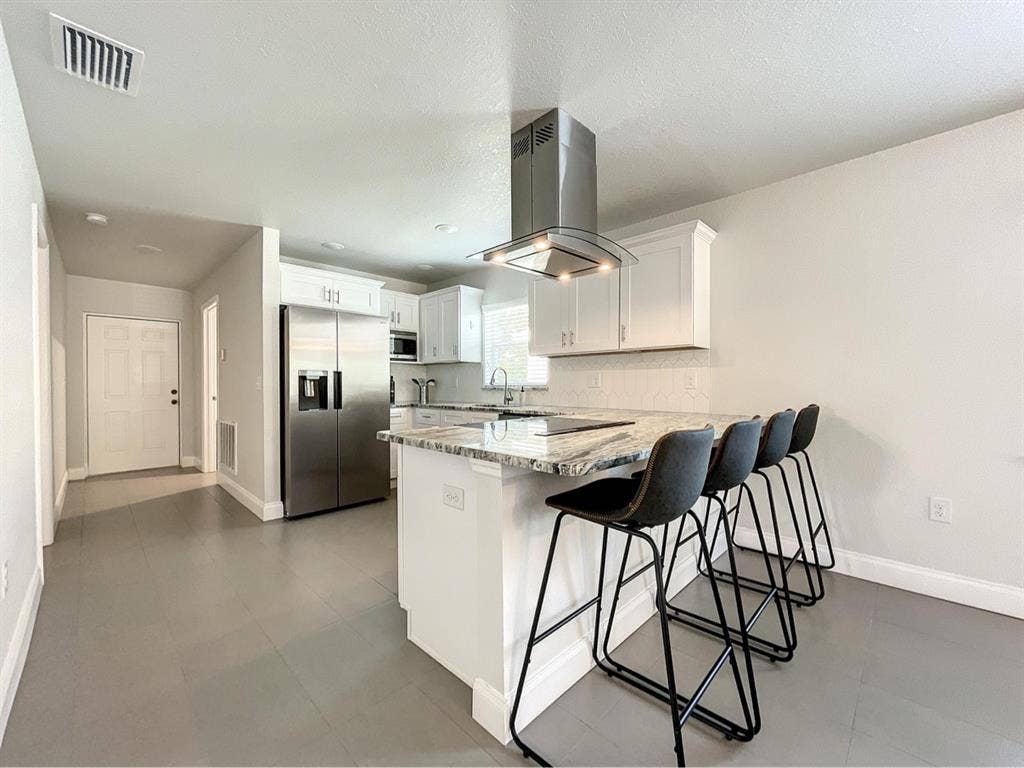 Quiet Room In Newer Home -Bedroom 1