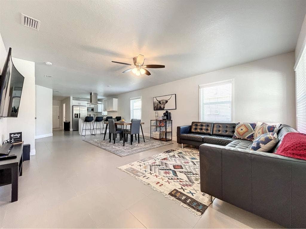 Quiet Room In Newer Home -Bedroom 1