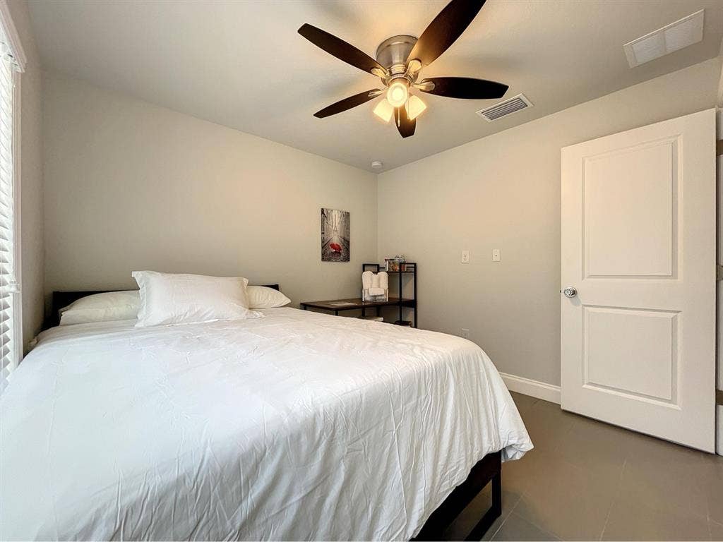 Quiet Room In Newer Home -Bedroom 1