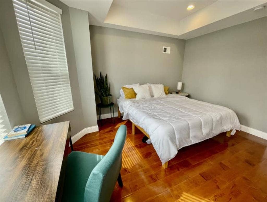 Large Bright Room in South Philly