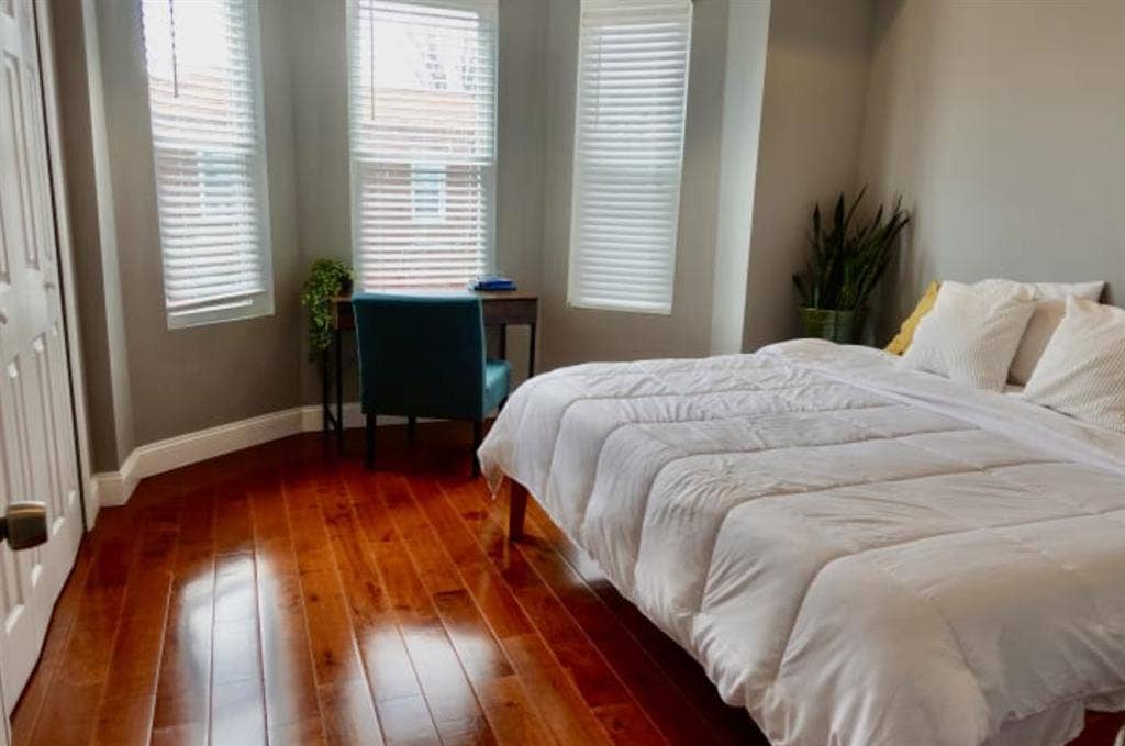 Large Bright Room in South Philly